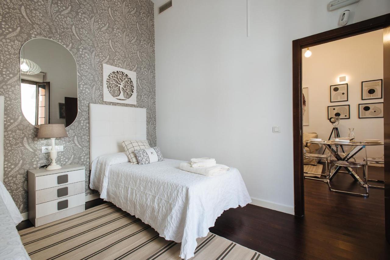 Apartamento Puerta Real - Free Parking Séville Extérieur photo